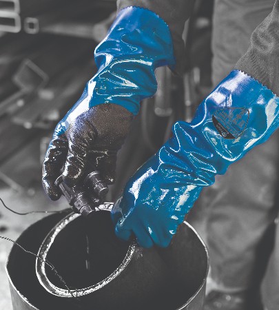 Enhance your resistance to heat, chemicals and mechanical workplace hazards Polyco C1 Oil Grip Gauntlets