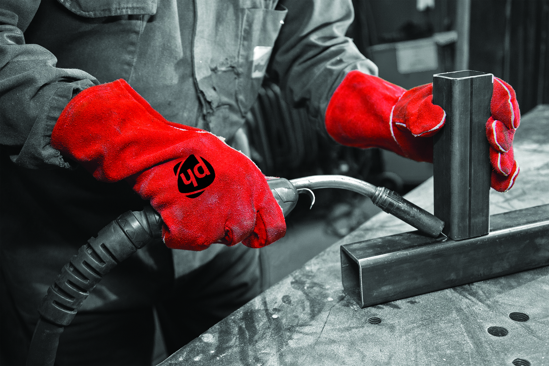 Polyco Weldmaster Gloves are designed to shield the hand and wrist against heat, flame and molten splash Polyco Weldmaster Gloves
