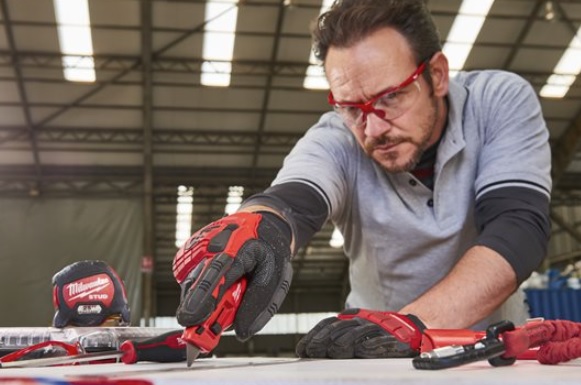 Milwaukee Impact Gloves maintain a great level of dexterity for the general tradesman or woman Milwaukee 4932479723 Armortex Power Tool Gloves