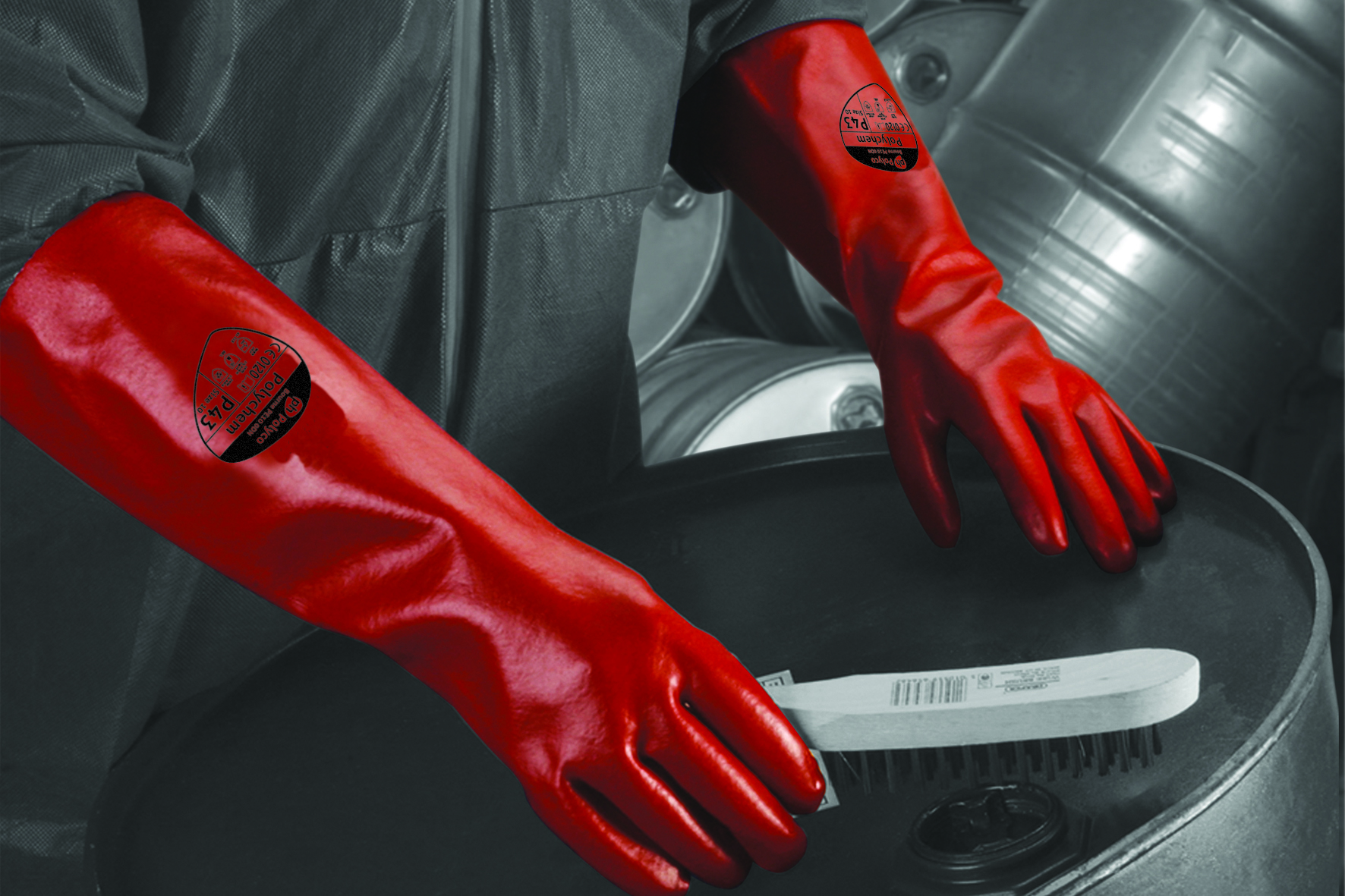 An extended cuff maximises protection against splashing and inadvertent contact Polychem Chemical Gauntlet Gloves