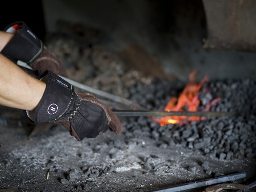 Ejendals 169 Heat-Resistant Gloves are essential wear for foundry and blacksmithing work Ejendals 169 Heat-Resistant Gloves