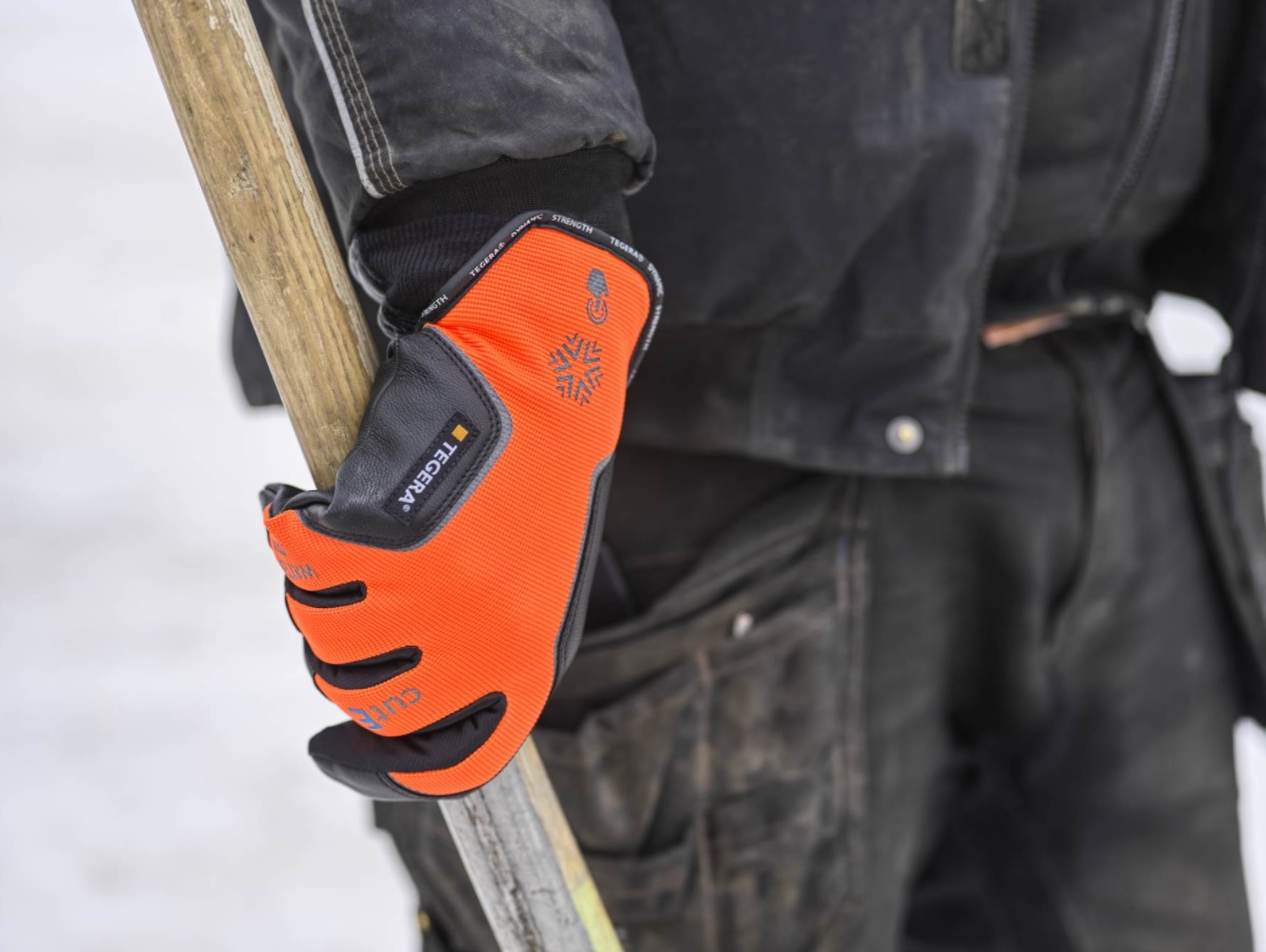 Wide finger and thumb holes allow for a greater surface area grip when handling tools and material Enhanced grip strength